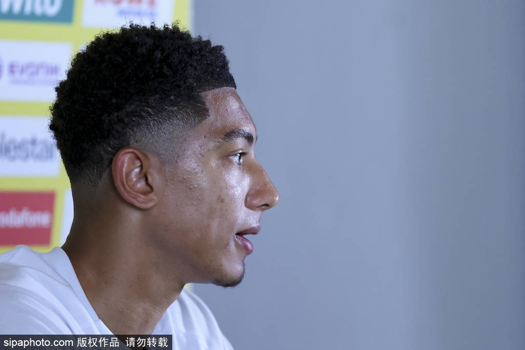 德甲球队多特蒙德球员乔布·贝林厄姆接受媒体访问
        
    德甲球队多特蒙德球员乔布·贝林厄姆接受媒体访问