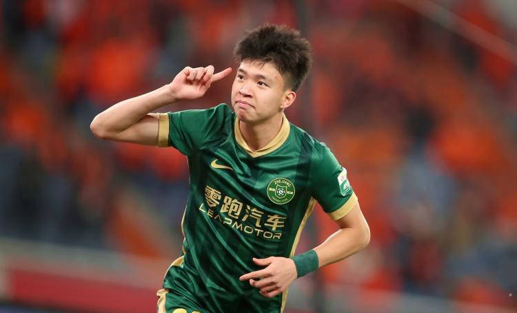 王钰栋超越武磊！欧洲豪门竞相抢夺，有望登陆英超或德甲